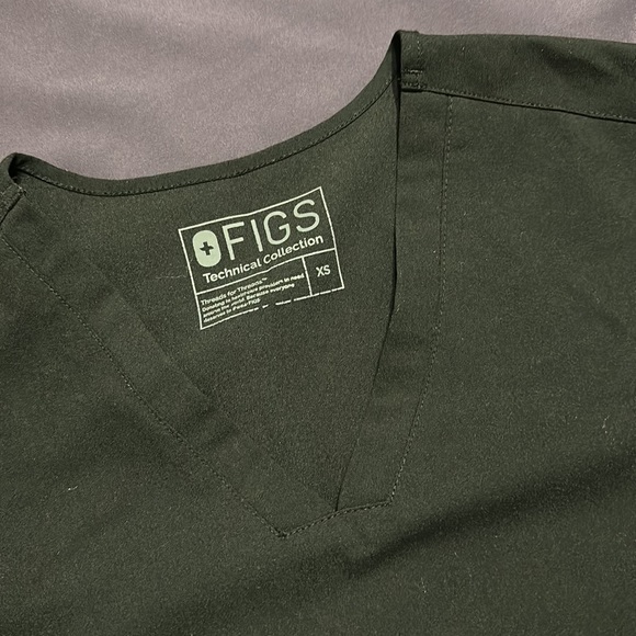 Figs Women's Black "Casma" 3 Pocket Scrub Top Style FW1100 Size XS - Picture 11 of 11